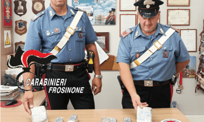 CASSINO: VIAGGIA CON 5 CHILI DI HASHISH NELL’AUTO, ARRESTATO