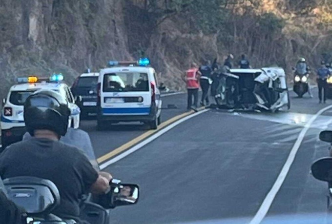 ROMA: SI RIBALTA CON L’AUTO SULLA LAURENTINA, MORTO 42ENNE