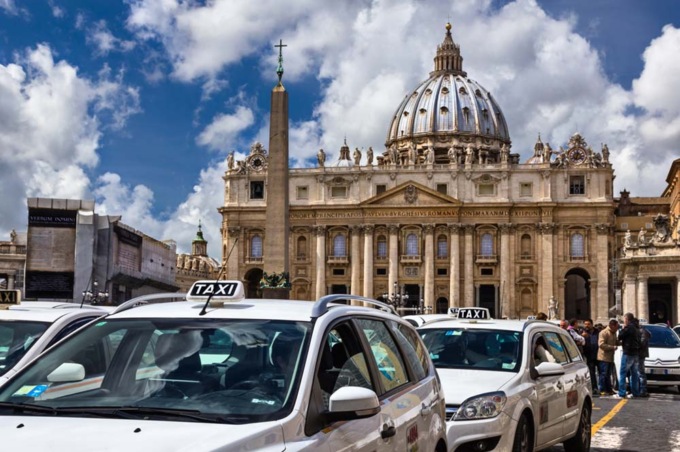 ROMA: TAXI INTROVABILI, TRA PROTESTE E NUOVE LICENZE