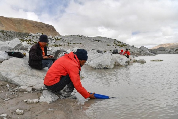 Cina: team di spedizione conduce ricerche scientifiche su monte Cho Oyu (3)