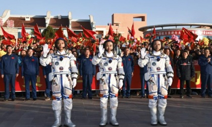 Cina: tenuta cerimonia di commiato per astronauti di missione Shenzhou-17