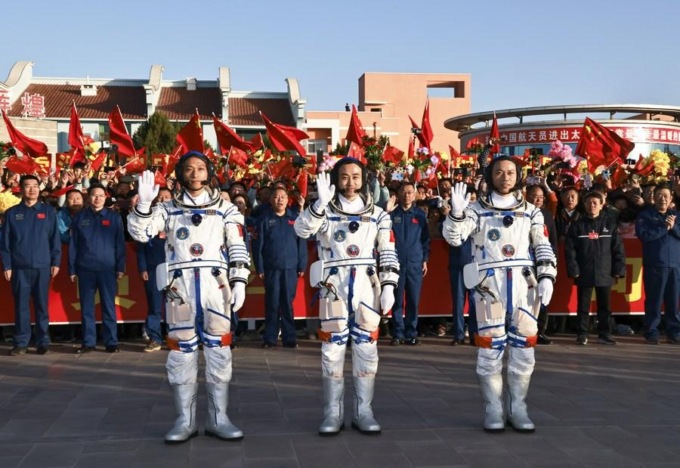 Cina: tenuta cerimonia di commiato per astronauti di missione Shenzhou-17