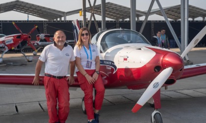 Cina: Jiangxi, coppia di piloti italiani eseguono "balletto nel cielo"