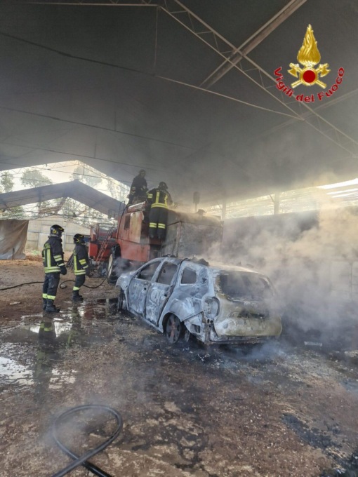 CIVITAVECCHIA: INCENDIO DISTRUGGE AUTORIMESSA