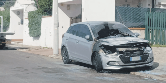 SABAUDIA: DUE AUTO IN FIAMME, LE INDAGINI