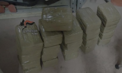 ROMA: FABBRICA DELLA DROGA NEL BOX AUTO