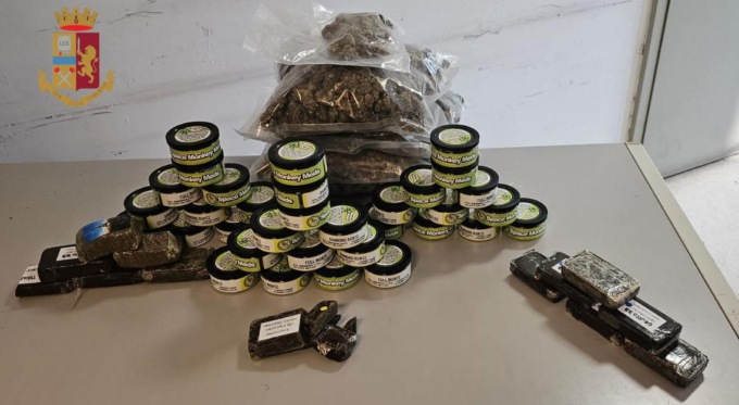 ROMA: ARRESTATA FAMIGLIA DI SPACCIATORI