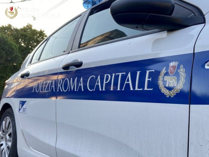 ROMA: AGGREDISCE GLI AGENTI E FUGGE, FERMATO