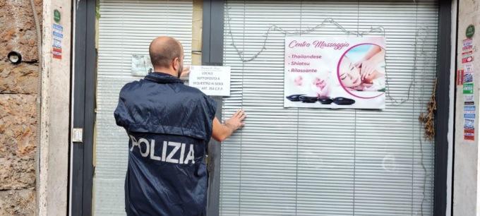 ROMA: CENTRO MASSAGGI A LUCI ROSSE, TRE DENUNCE