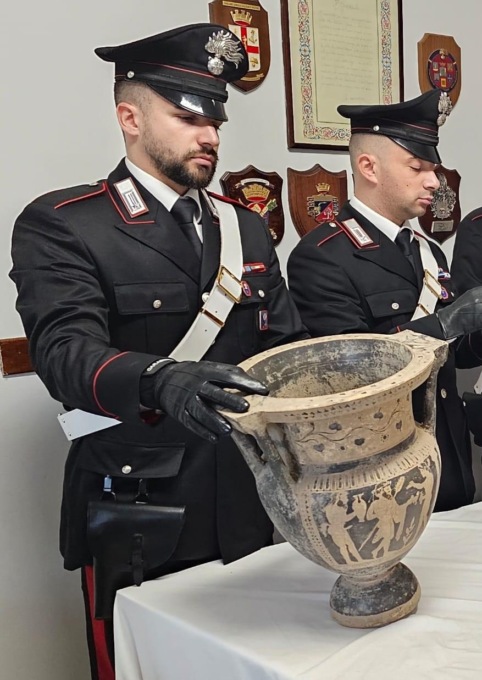 ROMA: RINVENUTI IN UN FURGONE REPERTI DI EPOCA ROMANA