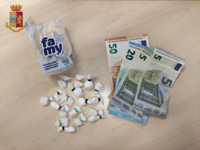 ROMA: COCAINA ROSA IN UN’AUTO A NOLEGGIO