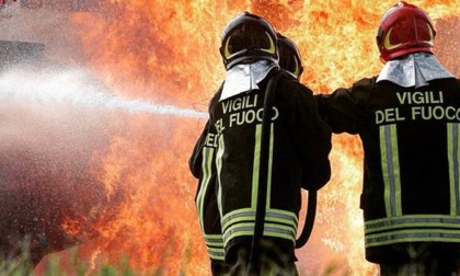 POMEZIA: CHIOSCO IN FIAMME NELLA NOTTE