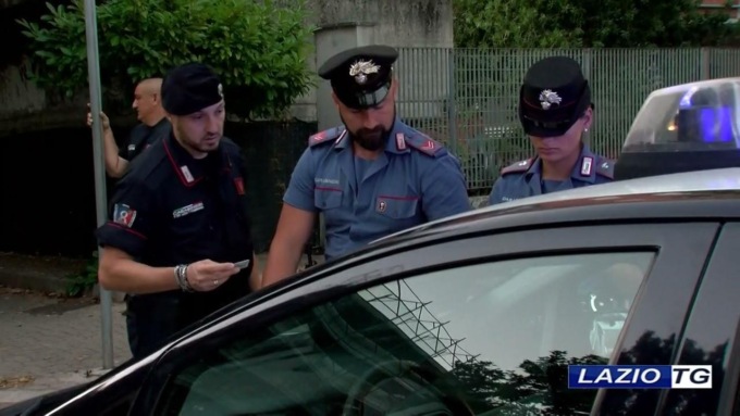 APRILIA: NETTURBINO PRESO A PUGNI E SCHIAFFI