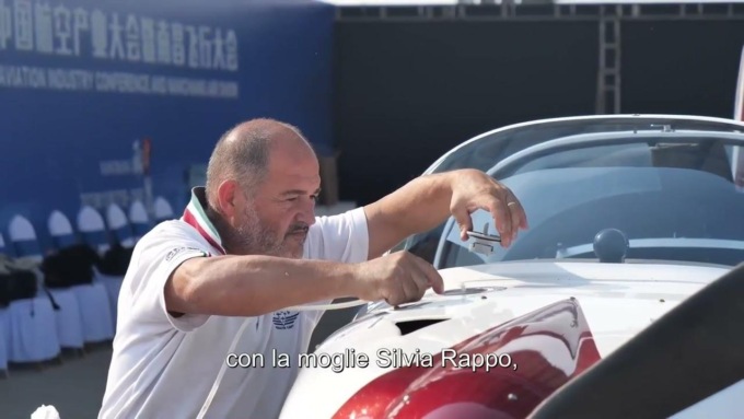 Cina: Jiangxi, coppia di piloti italiani eseguono “balletto nel cielo”