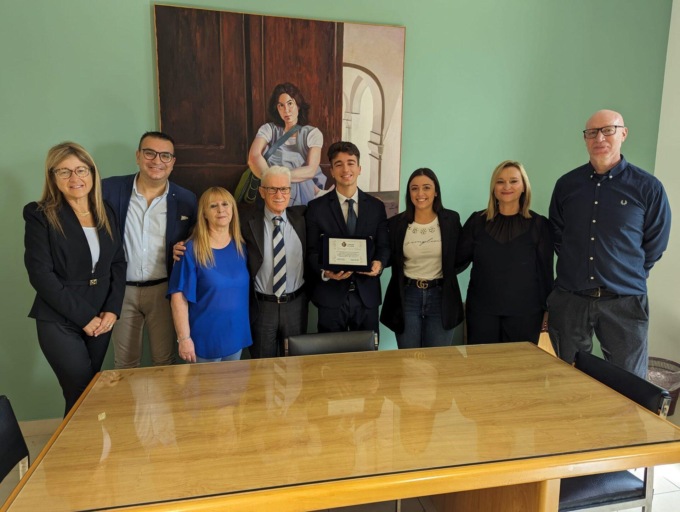 FONDI: PREMIATO IN COMUNE LO STUDENTE DI FAZIO