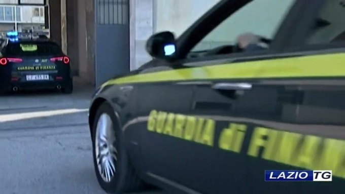 ROMA: ARMI E DROGA IN CASA AD OSTIA, ARRESTATO