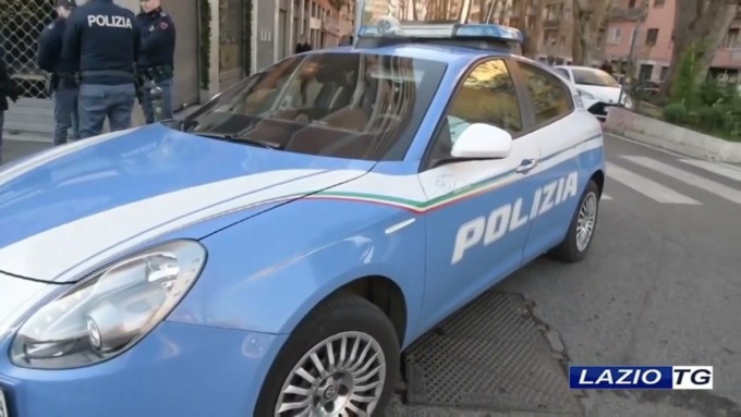 ROMA: MINACCIA E PICCHIA LA EX, ARRESTATO