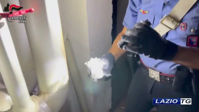 ROMA: TRAFFICO DI DROGA, 6 ARRESTI