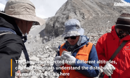 Cina: scienziati cinesi raccolgono campioni di roccia sul monte Cho Oyu