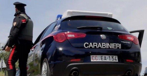 Rissa durante la partita del Cisterna con bastoni e volti coperti