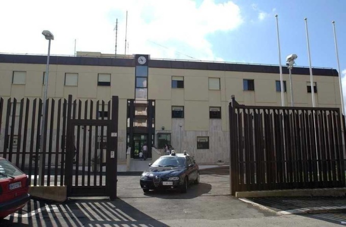 Familiari costretti ad ospitare un parente per paura di ritorsioni