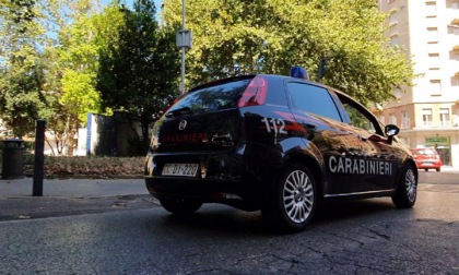 ROMA: TENTANO DI DERUBARE UN ANZIANO, ARRESTATI