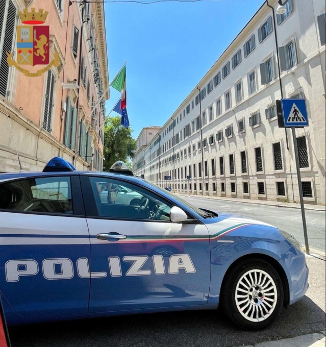 ROMA: TENTATA RAPINA ALLE POSTE, TRE ARRESTI