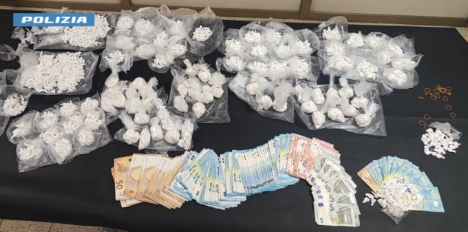 ROMA: ARRESTATO CON TREMILA DOSI DI COCAINA