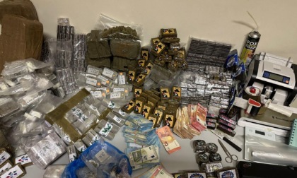 ROMA: ORDIGNI ESPLOSIVI E 50 KG DI DROGA, 4 ARRESTI