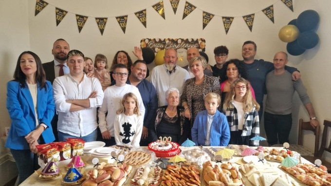 SAN FELICE CIRCEO: NONNA TERESA FESTEGGIA I SUOI 100 ANNI