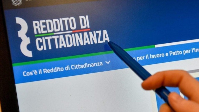 SEZZE: SCOPERTI TRE FURBETTI DEL REDDITO