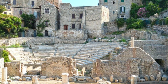 TERRACINA: LA RINASCITA DEL TEATRO ROMANO