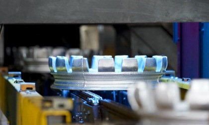 Innovazione sci-tech guida produzione componenti motociclette a Chongqing (2)