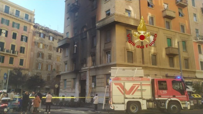 ROMA: MOTORINI IN FIAMME A PRATI