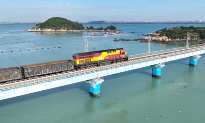 Cina: Fujian, treno intermodale ferrovia-mare a Putian
