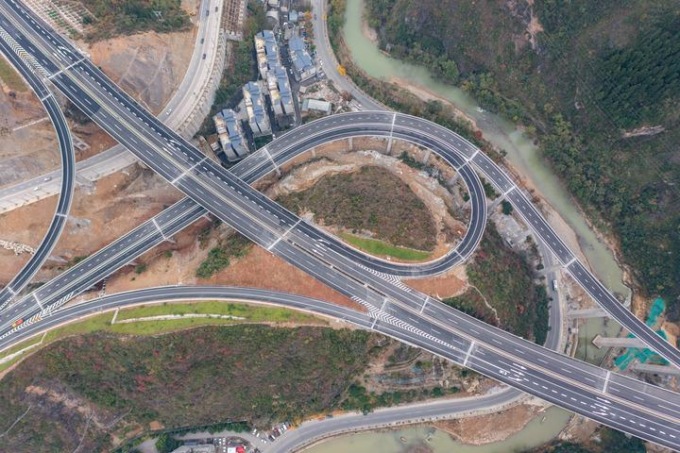 Cina: investimenti in strade e vie navigabili aumentano nei primi 10 mesi