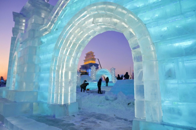 Cina: Heilongjiang, Harbin Ice and Snow World in costruzione (3)