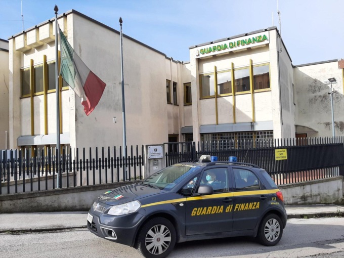 ROMA: MAXI SEQUESTRO DI BOTTI ILLEGALI