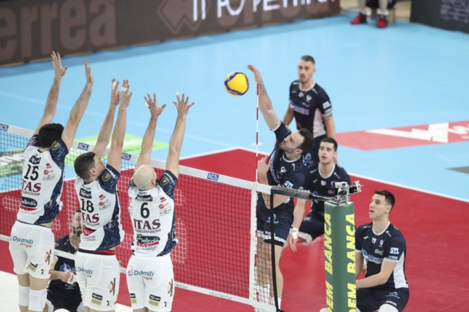 PALLAVOLO SUPERLEGA: TRENTO-CISTERNA 3-0