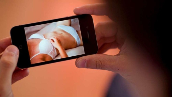 FROSINONE: DIFFONDE LE FOTO DI LEI NUDE PER VENDETTA