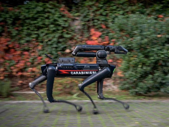 ROMA: SAETTA, IL NUOVO CANE ROBOT DEL NUCLEO ARTIFICIERI