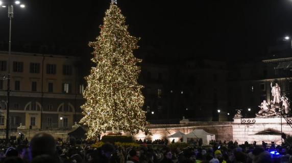 ROMA: NATALE, SI ACCENDONO LE LUCI