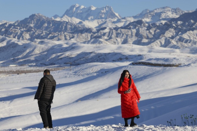 Cina: Xinjiang, turismo invernale a Urumqi (1)