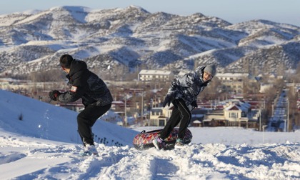 Cina: Xinjiang, turismo invernale a Urumqi (2)