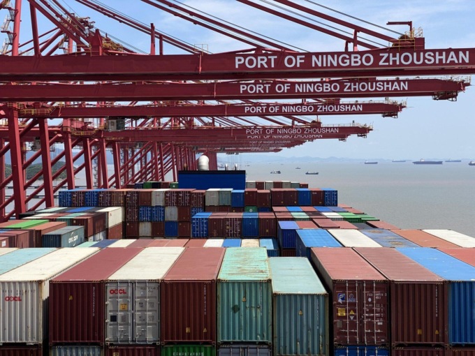 Cina: porto Ningbo-Zhoushan registra aumento merci, container nel 2023