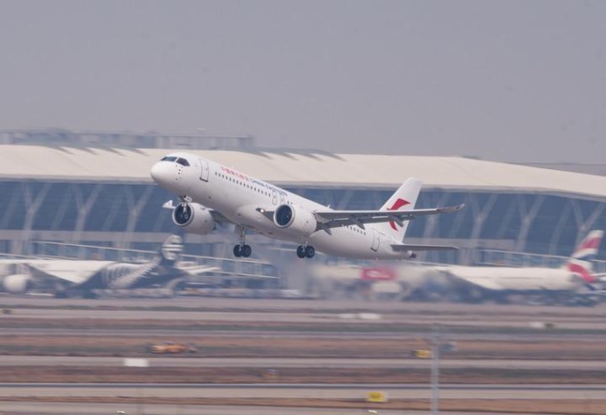 Aeroporti Shanghai registrano crescita export e-commerce transfrontaliero