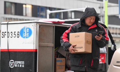 Cina: settore consegne espresse registra crescita a due cifre nel 2023