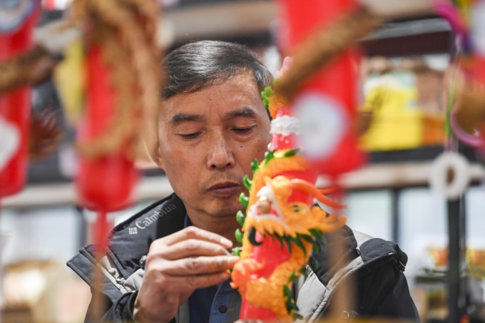 Cina: Chongqing, erede di candele tradizionali rinnova prodotti (2)