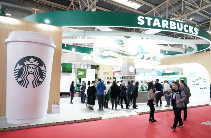 Cina: conta più di 7.000 negozi Starbucks nel continente