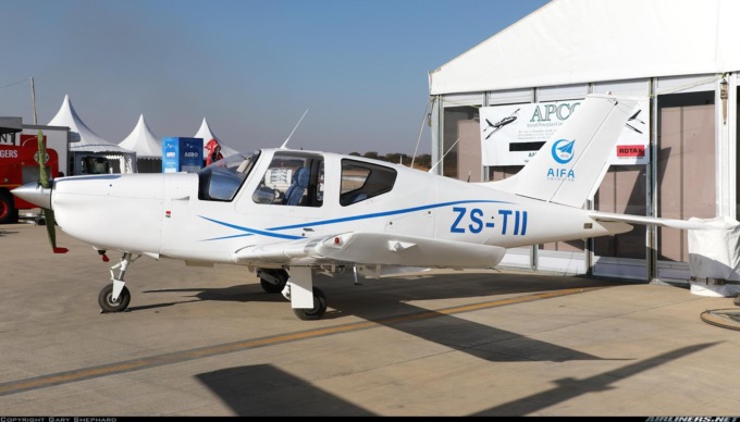 Cina: aereo elettrico completa volo inaugurale